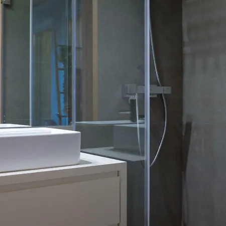 Homeintown Almada - Downtown Elegant - Terrace Ac & Wifi * Porto