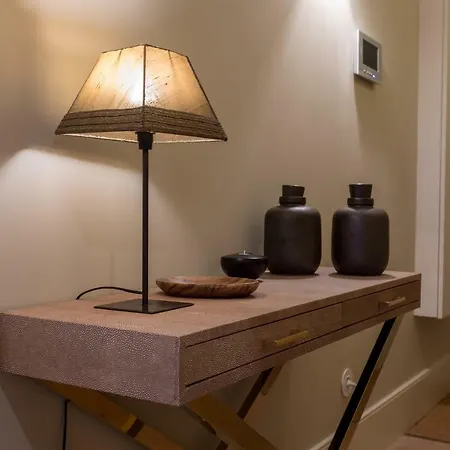 Homeintown Almada - Downtown Elegant - Terrace Ac & Wifi Porto