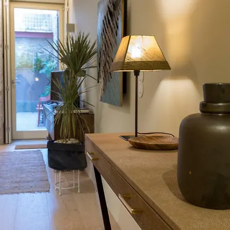 Homeintown Almada - Downtown Elegant - Terrace Ac & Wifi Apartment *