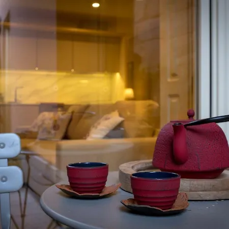 Homeintown Almada - Downtown Elegant - Terrace Ac & Wifi Apartment *