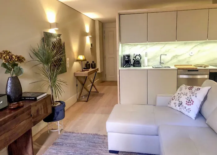 Homeintown Almada - Downtown Elegant - Terrace Ac & Wifi * Porto