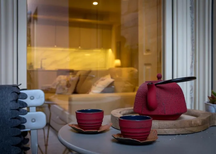 Homeintown Almada - Downtown Elegant - Terrace Ac & Wifi Apartment *