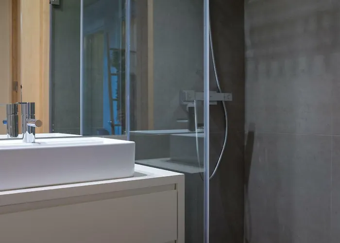 Homeintown Almada - Downtown Elegant - Terrace Ac & Wifi * Porto