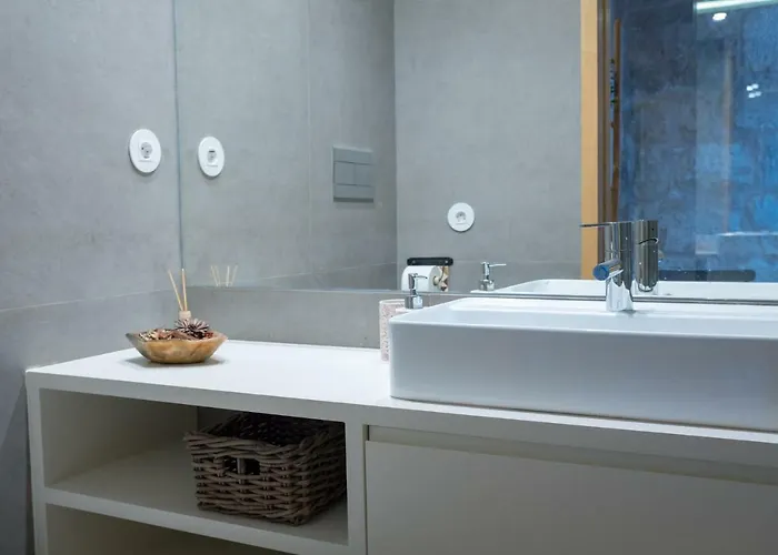 Homeintown Almada - Downtown Elegant - Terrace Ac & Wifi