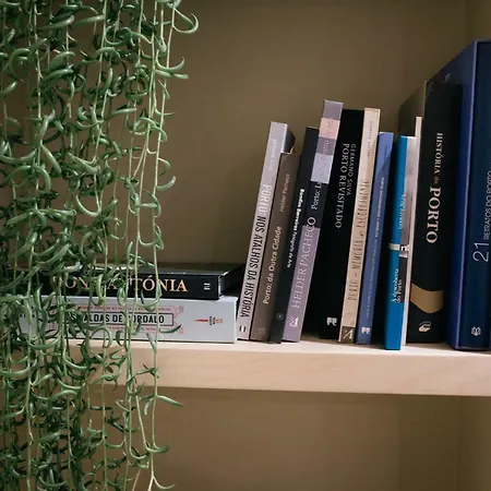 Homeintown Almada - Downtown Elegant - Terrace Ac & Wifi アパート ポルト